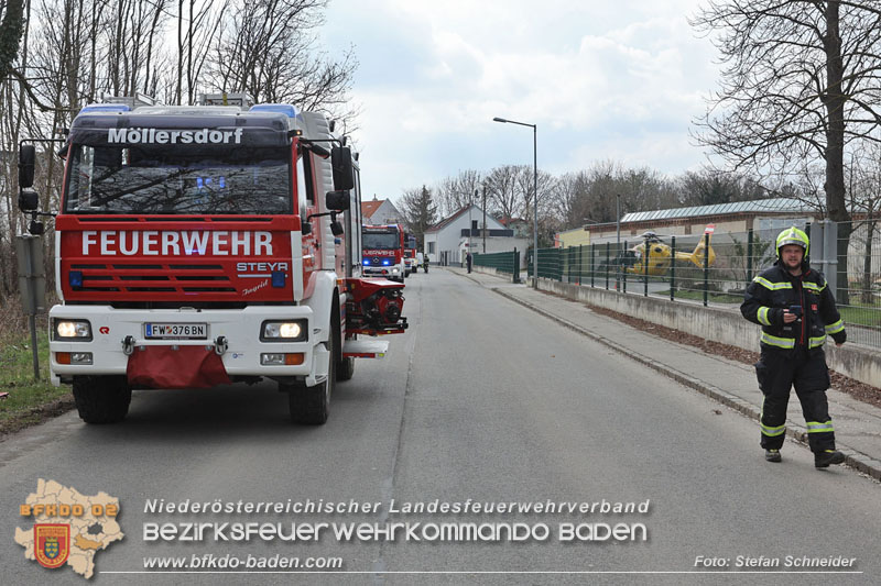 20250325_Medizinischer Notfall eines LKW Lenkers in Traiskirchen Mllersdorf   Foto: Stefan Schneider BFKDO BADEN