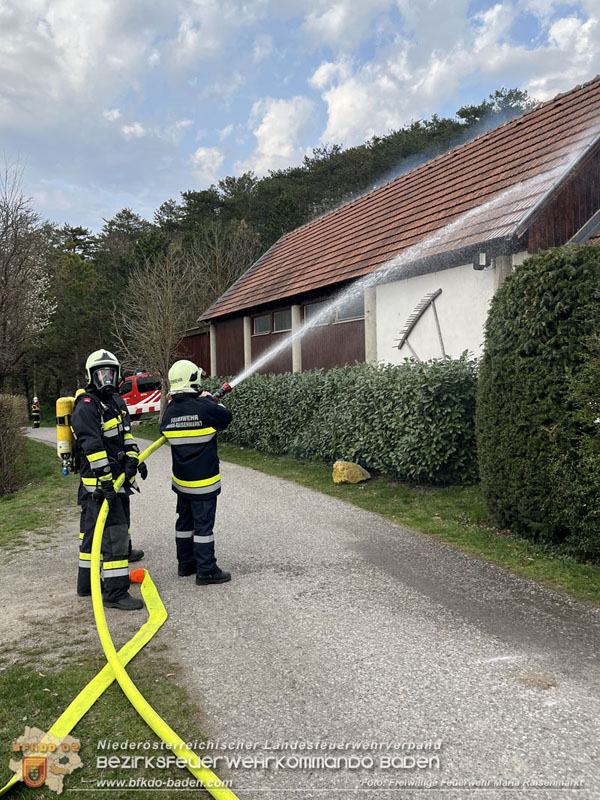 20250405_Brand auf dem Areal eines Pferdehofs in Maria Raisenmarkt Gemeinde Alland   Foto: Magdalena Freiller FF Maria Raisenmarkt