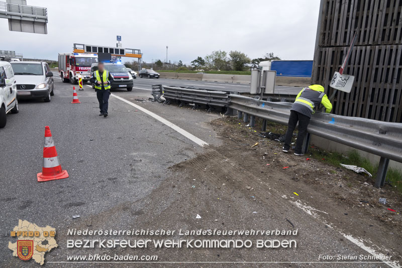 20250407_Schwerer Verkehrsunfall in der Abfahrt Baden A2 Foto: Stefan Schneider BFKDO BADEN 20250407_Schwerer Verkehrsunfall in der Abfahrt Baden A2 Foto: Stefan Schneider BFKDO BADEN