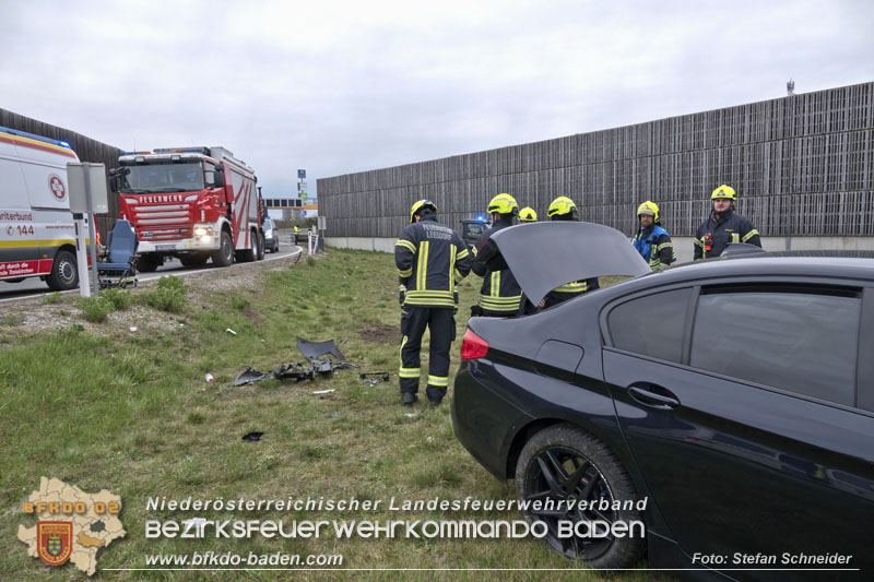 20250407_Schwerer Verkehrsunfall in der Abfahrt Baden A2 Foto: Stefan Schneider BFKDO BADEN 20250407_Schwerer Verkehrsunfall in der Abfahrt Baden A2 Foto: Stefan Schneider BFKDO BADEN