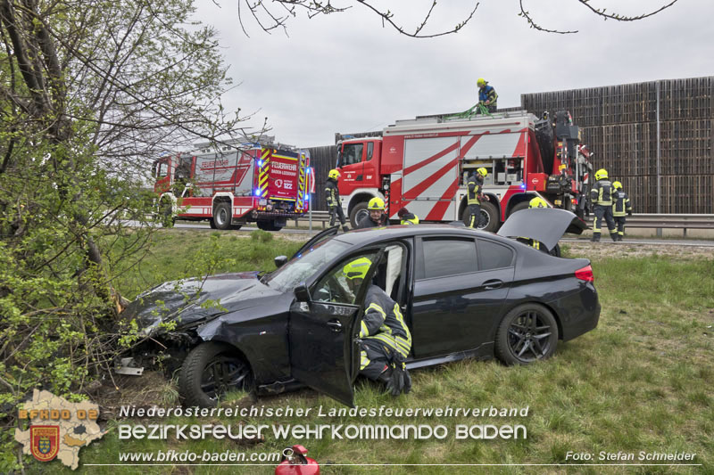 20250407_Schwerer Verkehrsunfall in der Abfahrt Baden A2 Foto: Stefan Schneider BFKDO BADEN 20250407_Schwerer Verkehrsunfall in der Abfahrt Baden A2 Foto: Stefan Schneider BFKDO BADEN