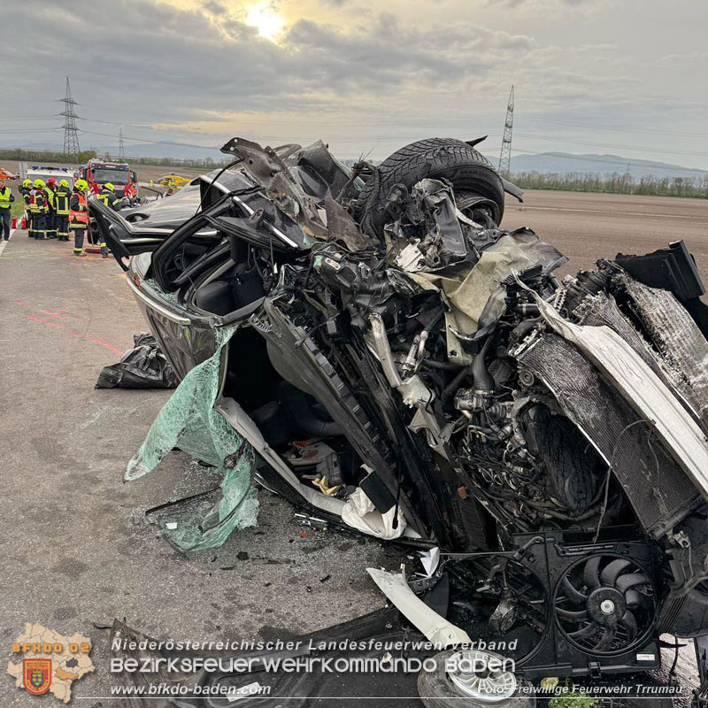 20250417_Frontalzusammensto zwei Fahrzeuge auf der L156 zwischen Trumau und Moosbrunn   Foto: Freiwillige Feuerwehr Trumau