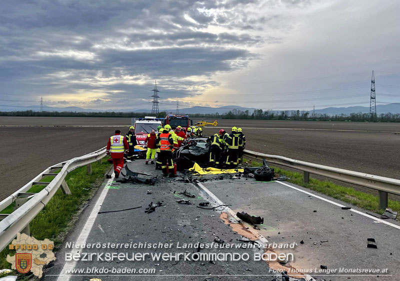 20250417_Frontalzusammensto zwei Fahrzeuge auf der L156 zwischen Trumau und Moosbrunn   Foto: Thomas Lenger Monatsrevue.at