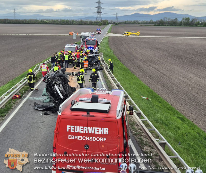 20250417_Frontalzusammensto zwei Fahrzeuge auf der L156 zwischen Trumau und Moosbrunn   Foto: Thomas Lenger Monatsrevue.at