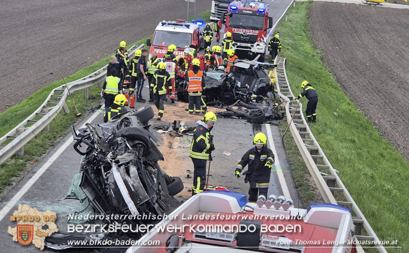 20250417_Frontalzusammensto zwei Fahrzeuge auf der L156 zwischen Trumau und Moosbrunn   Foto: Thomas Lenger Monatsrevue.at