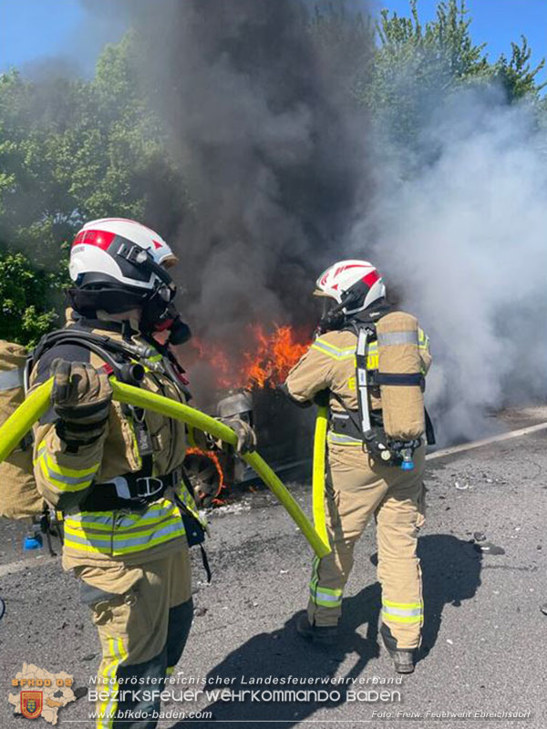 20250502_Fahrzeugbrand auf der A3 zwischen Ebreichsdorf und Pottendorf  Foto: FF Ebreichsdorf