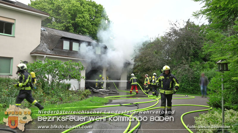 20250530_Garagenbrand - Feuerwehr verhindert Übergreifen auf Wohnräume Foto: Stefan Schneider BFK BADEN 20250530_Garagenbrand - Feuerwehr verhindert Übergreifen auf Wohnräume Foto: Stefan Schneider BFK BADEN