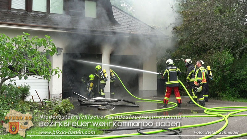 20250530_Garagenbrand - Feuerwehr verhindert Übergreifen auf Wohnräume Foto: Stefan Schneider BFK BADEN 20250530_Garagenbrand - Feuerwehr verhindert Übergreifen auf Wohnräume Foto: Stefan Schneider BFK BADEN