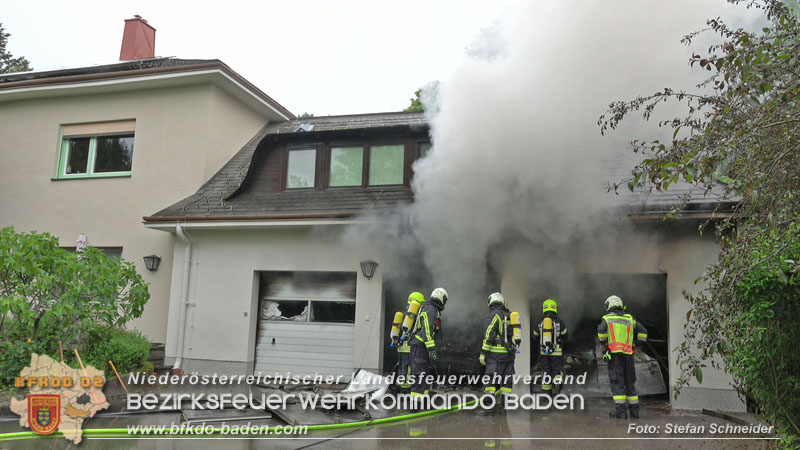 20250530_Garagenbrand - Feuerwehr verhindert Übergreifen auf Wohnräume Foto: Stefan Schneider BFK BADEN 20250530_Garagenbrand - Feuerwehr verhindert Übergreifen auf Wohnräume Foto: Stefan Schneider BFK BADEN