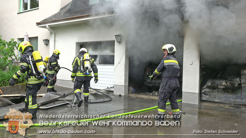 20250530_Garagenbrand - Feuerwehr verhindert Übergreifen auf Wohnräume Foto: Stefan Schneider BFK BADEN 20250530_Garagenbrand - Feuerwehr verhindert Übergreifen auf Wohnräume Foto: Stefan Schneider BFK BADEN