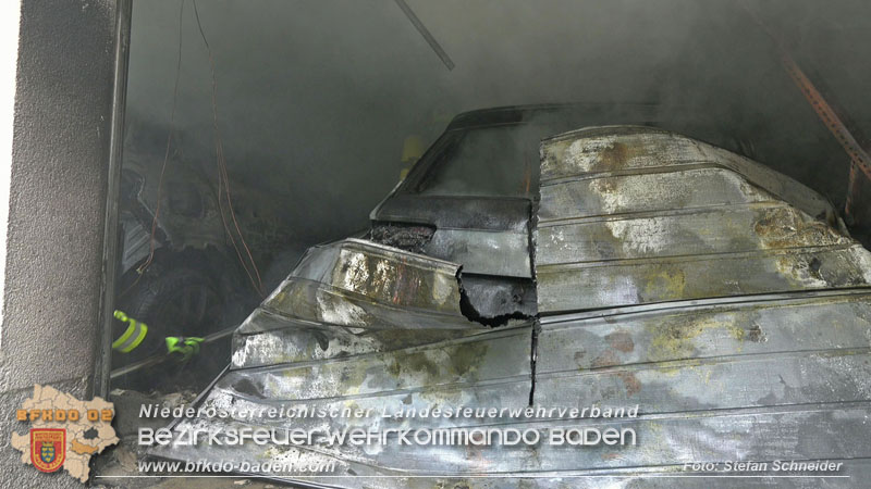 20250530_Garagenbrand - Feuerwehr verhindert Übergreifen auf Wohnräume Foto: Stefan Schneider BFK BADEN 20250530_Garagenbrand - Feuerwehr verhindert Übergreifen auf Wohnräume Foto: Stefan Schneider BFK BADEN