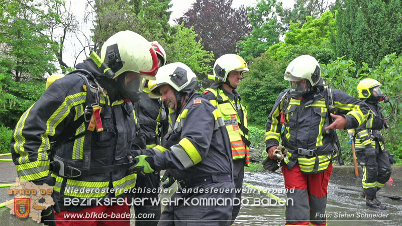 20250530_Garagenbrand - Feuerwehr verhindert Übergreifen auf Wohnräume Foto: Stefan Schneider BFK BADEN 20250530_Garagenbrand - Feuerwehr verhindert Übergreifen auf Wohnräume Foto: Stefan Schneider BFK BADEN