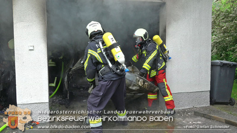 20250530_Garagenbrand - Feuerwehr verhindert Übergreifen auf Wohnräume Foto: Stefan Schneider BFK BADEN 20250530_Garagenbrand - Feuerwehr verhindert Übergreifen auf Wohnräume Foto: Stefan Schneider BFK BADEN