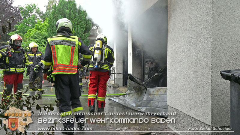 20250530_Garagenbrand - Feuerwehr verhindert Übergreifen auf Wohnräume Foto: Stefan Schneider BFK BADEN 20250530_Garagenbrand - Feuerwehr verhindert Übergreifen auf Wohnräume Foto: Stefan Schneider BFK BADEN
