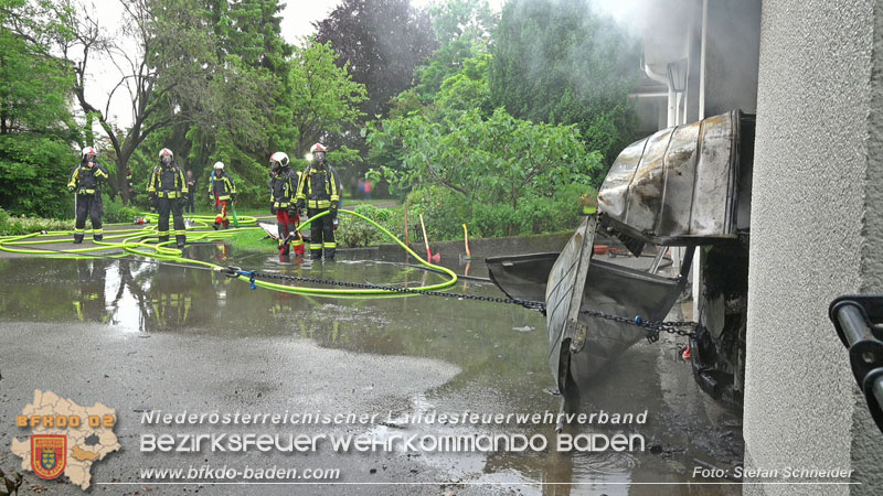 20250530_Garagenbrand - Feuerwehr verhindert Übergreifen auf Wohnräume Foto: Stefan Schneider BFK BADEN 20250530_Garagenbrand - Feuerwehr verhindert Übergreifen auf Wohnräume Foto: Stefan Schneider BFK BADEN