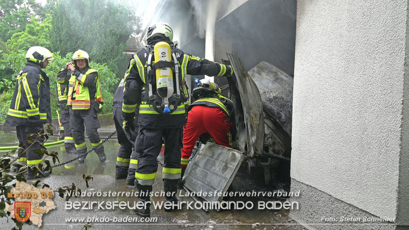 20250530_Garagenbrand - Feuerwehr verhindert Übergreifen auf Wohnräume Foto: Stefan Schneider BFK BADEN 20250530_Garagenbrand - Feuerwehr verhindert Übergreifen auf Wohnräume Foto: Stefan Schneider BFK BADEN