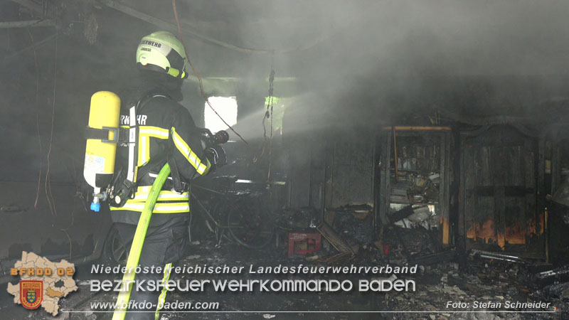 20250530_Garagenbrand - Feuerwehr verhindert Übergreifen auf Wohnräume Foto: Stefan Schneider BFK BADEN 20250530_Garagenbrand - Feuerwehr verhindert Übergreifen auf Wohnräume Foto: Stefan Schneider BFK BADEN