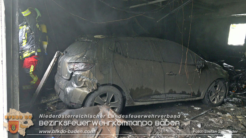 20250530_Garagenbrand - Feuerwehr verhindert Übergreifen auf Wohnräume Foto: Stefan Schneider BFK BADEN 20250530_Garagenbrand - Feuerwehr verhindert Übergreifen auf Wohnräume Foto: Stefan Schneider BFK BADEN