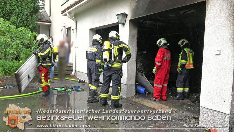 20250530_Garagenbrand - Feuerwehr verhindert Übergreifen auf Wohnräume Foto: Stefan Schneider BFK BADEN 20250530_Garagenbrand - Feuerwehr verhindert Übergreifen auf Wohnräume Foto: Stefan Schneider BFK BADEN