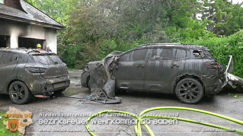 20250530_Garagenbrand - Feuerwehr verhindert Übergreifen auf Wohnräume Foto: Stefan Schneider BFK BADEN 20250530_Garagenbrand - Feuerwehr verhindert Übergreifen auf Wohnräume Foto: Stefan Schneider BFK BADEN