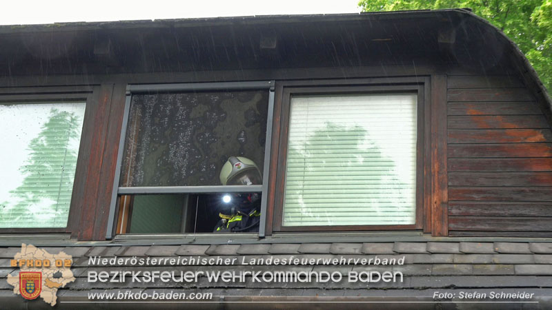 20250530_Garagenbrand - Feuerwehr verhindert Übergreifen auf Wohnräume Foto: Stefan Schneider BFK BADEN 20250530_Garagenbrand - Feuerwehr verhindert Übergreifen auf Wohnräume Foto: Stefan Schneider BFK BADEN