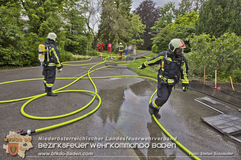 20250530_Garagenbrand - Feuerwehr verhindert Übergreifen auf Wohnräume Foto: Stefan Schneider BFK BADEN 20250530_Garagenbrand - Feuerwehr verhindert Übergreifen auf Wohnräume Foto: Stefan Schneider BFK BADEN