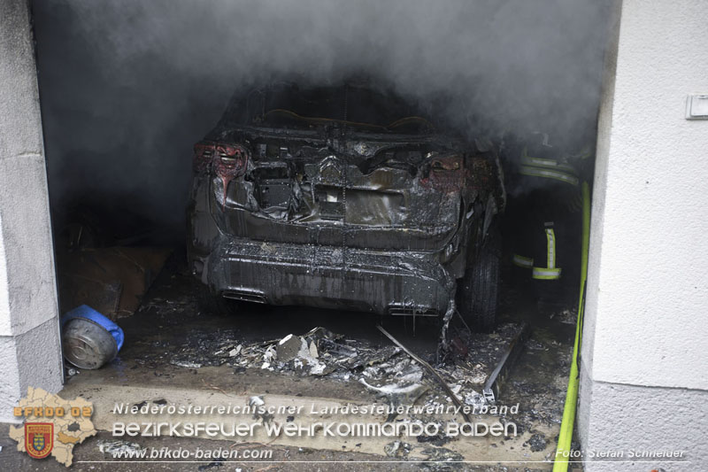 20250530_Garagenbrand - Feuerwehr verhindert Übergreifen auf Wohnräume Foto: Stefan Schneider BFK BADEN 20250530_Garagenbrand - Feuerwehr verhindert Übergreifen auf Wohnräume Foto: Stefan Schneider BFK BADEN