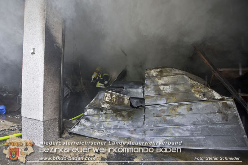 20250530_Garagenbrand - Feuerwehr verhindert Übergreifen auf Wohnräume Foto: Stefan Schneider BFK BADEN 20250530_Garagenbrand - Feuerwehr verhindert Übergreifen auf Wohnräume Foto: Stefan Schneider BFK BADEN