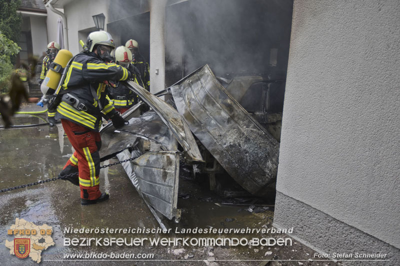 20250530_Garagenbrand - Feuerwehr verhindert Übergreifen auf Wohnräume Foto: Stefan Schneider BFK BADEN 20250530_Garagenbrand - Feuerwehr verhindert Übergreifen auf Wohnräume Foto: Stefan Schneider BFK BADEN