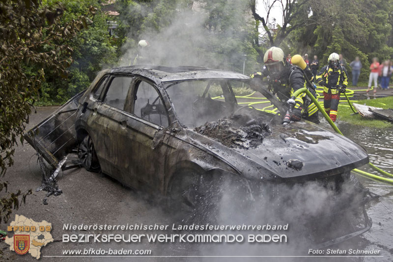20250530_Garagenbrand - Feuerwehr verhindert Übergreifen auf Wohnräume Foto: Stefan Schneider BFK BADEN 20250530_Garagenbrand - Feuerwehr verhindert Übergreifen auf Wohnräume Foto: Stefan Schneider BFK BADEN