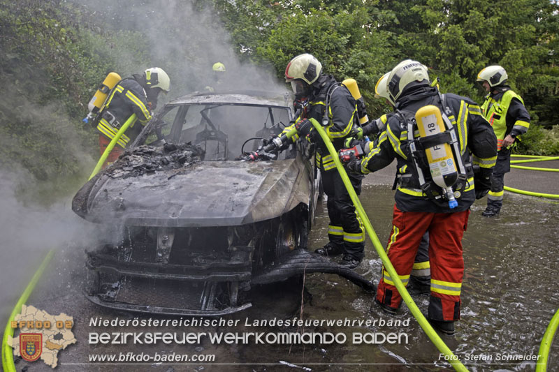 20250530_Garagenbrand - Feuerwehr verhindert Übergreifen auf Wohnräume Foto: Stefan Schneider BFK BADEN 20250530_Garagenbrand - Feuerwehr verhindert Übergreifen auf Wohnräume Foto: Stefan Schneider BFK BADEN