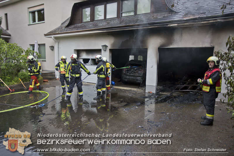 20250530_Garagenbrand - Feuerwehr verhindert Übergreifen auf Wohnräume Foto: Stefan Schneider BFK BADEN 20250530_Garagenbrand - Feuerwehr verhindert Übergreifen auf Wohnräume Foto: Stefan Schneider BFK BADEN