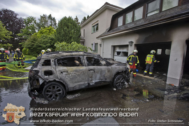20250530_Garagenbrand - Feuerwehr verhindert Übergreifen auf Wohnräume Foto: Stefan Schneider BFK BADEN 20250530_Garagenbrand - Feuerwehr verhindert Übergreifen auf Wohnräume Foto: Stefan Schneider BFK BADEN