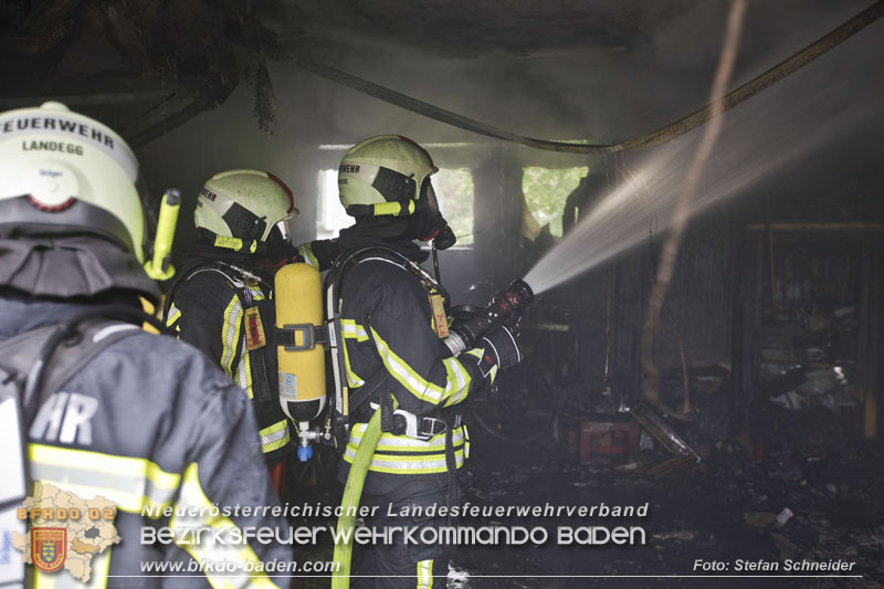 20250530_Garagenbrand - Feuerwehr verhindert Übergreifen auf Wohnräume Foto: Stefan Schneider BFK BADEN 20250530_Garagenbrand - Feuerwehr verhindert Übergreifen auf Wohnräume Foto: Stefan Schneider BFK BADEN