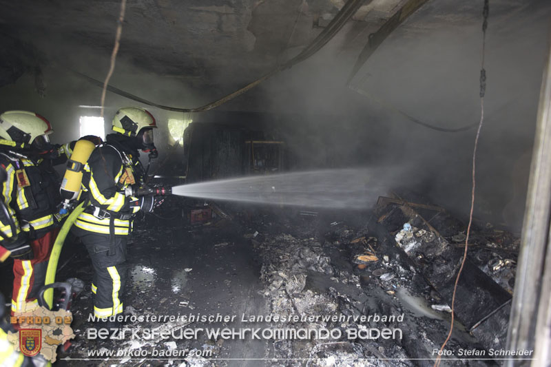 20250530_Garagenbrand - Feuerwehr verhindert Übergreifen auf Wohnräume Foto: Stefan Schneider BFK BADEN 20250530_Garagenbrand - Feuerwehr verhindert Übergreifen auf Wohnräume Foto: Stefan Schneider BFK BADEN