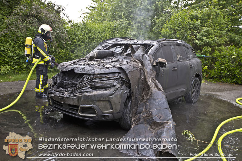 20250530_Garagenbrand - Feuerwehr verhindert Übergreifen auf Wohnräume Foto: Stefan Schneider BFK BADEN 20250530_Garagenbrand - Feuerwehr verhindert Übergreifen auf Wohnräume Foto: Stefan Schneider BFK BADEN