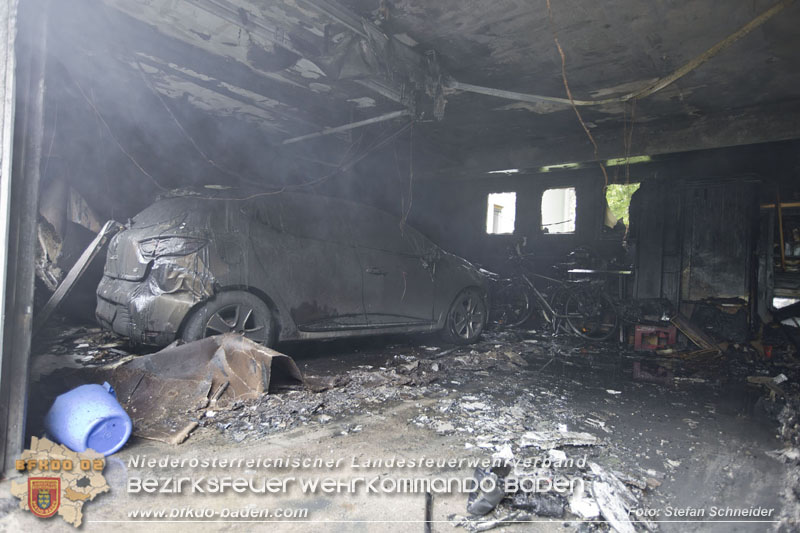 20250530_Garagenbrand - Feuerwehr verhindert Übergreifen auf Wohnräume Foto: Stefan Schneider BFK BADEN 20250530_Garagenbrand - Feuerwehr verhindert Übergreifen auf Wohnräume Foto: Stefan Schneider BFK BADEN