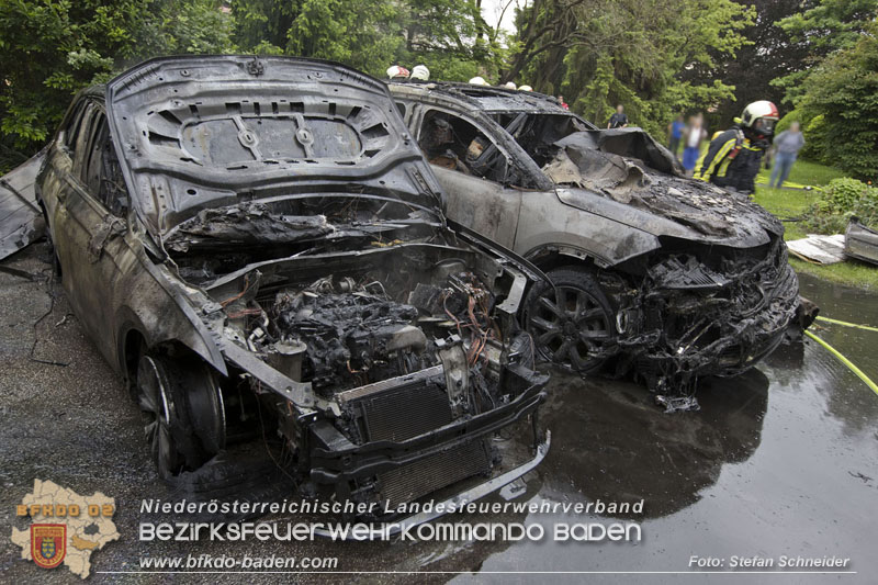 20250530_Garagenbrand - Feuerwehr verhindert Übergreifen auf Wohnräume Foto: Stefan Schneider BFK BADEN 20250530_Garagenbrand - Feuerwehr verhindert Übergreifen auf Wohnräume Foto: Stefan Schneider BFK BADEN