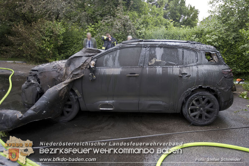 20250530_Garagenbrand - Feuerwehr verhindert Übergreifen auf Wohnräume Foto: Stefan Schneider BFK BADEN 20250530_Garagenbrand - Feuerwehr verhindert Übergreifen auf Wohnräume Foto: Stefan Schneider BFK BADEN