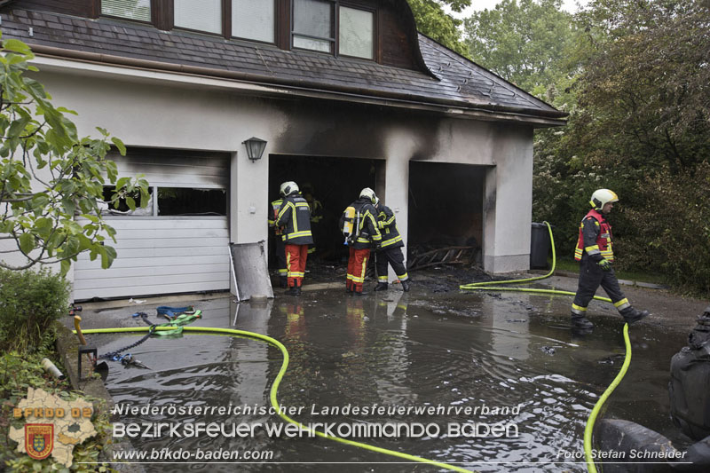 20250530_Garagenbrand - Feuerwehr verhindert Übergreifen auf Wohnräume Foto: Stefan Schneider BFK BADEN 20250530_Garagenbrand - Feuerwehr verhindert Übergreifen auf Wohnräume Foto: Stefan Schneider BFK BADEN