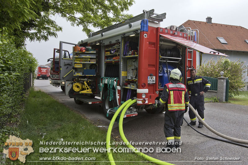 20250530_Garagenbrand - Feuerwehr verhindert Übergreifen auf Wohnräume Foto: Stefan Schneider BFK BADEN 20250530_Garagenbrand - Feuerwehr verhindert Übergreifen auf Wohnräume Foto: Stefan Schneider BFK BADEN