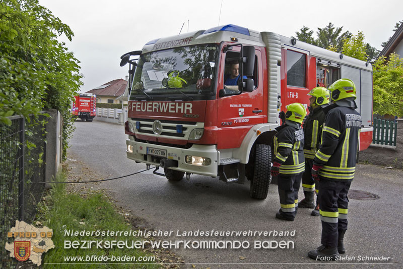 20250530_Garagenbrand - Feuerwehr verhindert Übergreifen auf Wohnräume Foto: Stefan Schneider BFK BADEN 20250530_Garagenbrand - Feuerwehr verhindert Übergreifen auf Wohnräume Foto: Stefan Schneider BFK BADEN