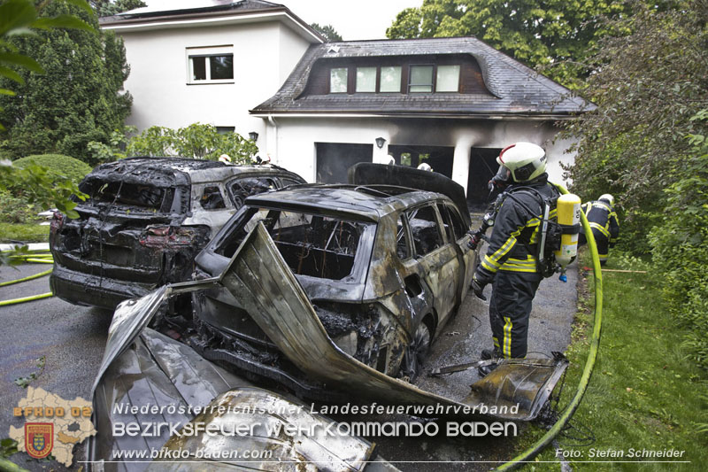 20250530_Garagenbrand - Feuerwehr verhindert Übergreifen auf Wohnräume Foto: Stefan Schneider BFK BADEN 20250530_Garagenbrand - Feuerwehr verhindert Übergreifen auf Wohnräume Foto: Stefan Schneider BFK BADEN
