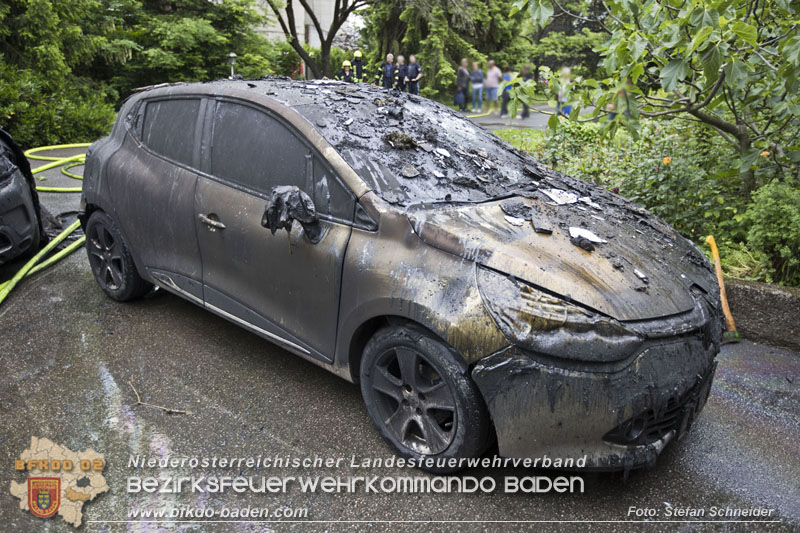 20250530_Garagenbrand - Feuerwehr verhindert Übergreifen auf Wohnräume Foto: Stefan Schneider BFK BADEN 20250530_Garagenbrand - Feuerwehr verhindert Übergreifen auf Wohnräume Foto: Stefan Schneider BFK BADEN