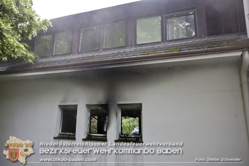 20250530_Garagenbrand - Feuerwehr verhindert Übergreifen auf Wohnräume Foto: Stefan Schneider BFK BADEN 20250530_Garagenbrand - Feuerwehr verhindert Übergreifen auf Wohnräume Foto: Stefan Schneider BFK BADEN