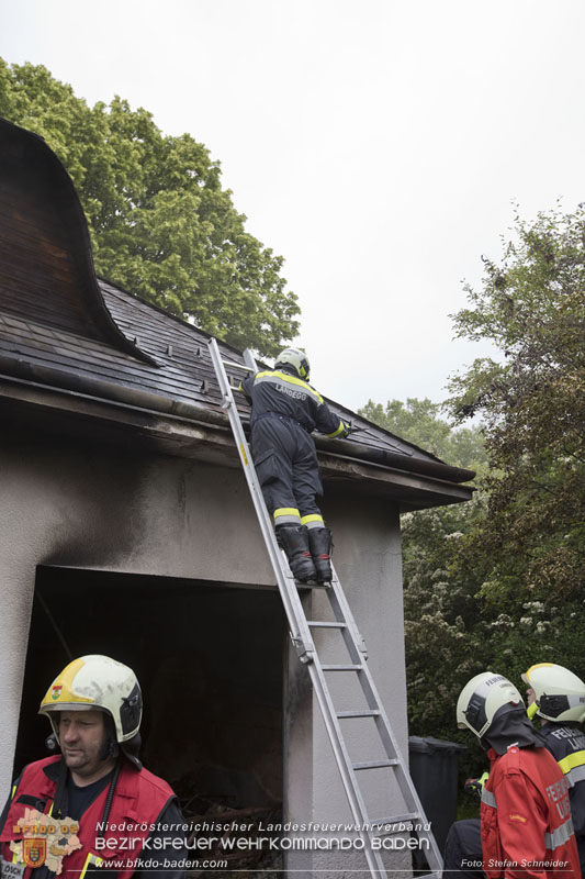 20250530_Garagenbrand - Feuerwehr verhindert Übergreifen auf Wohnräume Foto: Stefan Schneider BFK BADEN 20250530_Garagenbrand - Feuerwehr verhindert Übergreifen auf Wohnräume Foto: Stefan Schneider BFK BADEN