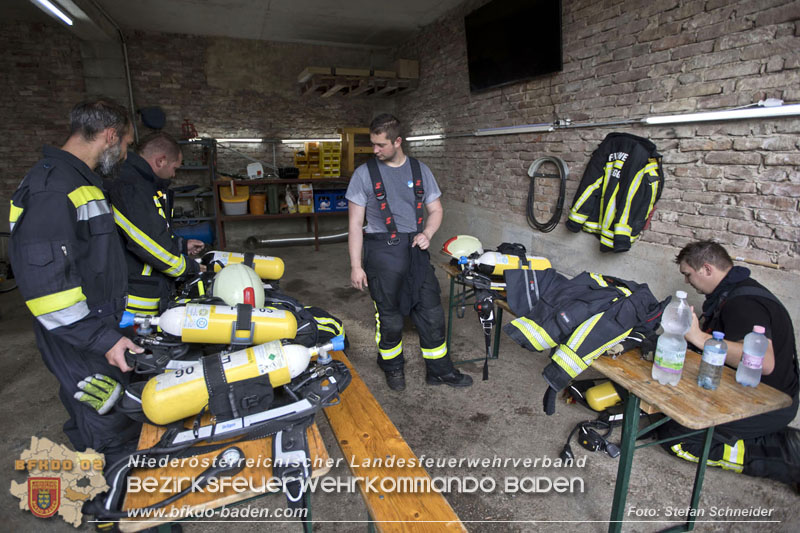 20250530_Garagenbrand - Feuerwehr verhindert Übergreifen auf Wohnräume Foto: Stefan Schneider BFK BADEN 20250530_Garagenbrand - Feuerwehr verhindert Übergreifen auf Wohnräume Foto: Stefan Schneider BFK BADEN