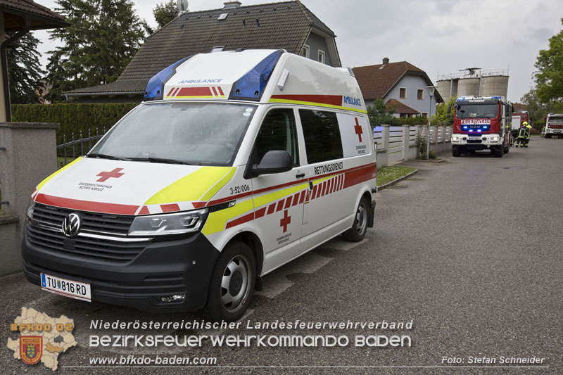 20250530_Garagenbrand - Feuerwehr verhindert Übergreifen auf Wohnräume Foto: Stefan Schneider BFK BADEN 20250530_Garagenbrand - Feuerwehr verhindert Übergreifen auf Wohnräume Foto: Stefan Schneider BFK BADEN
