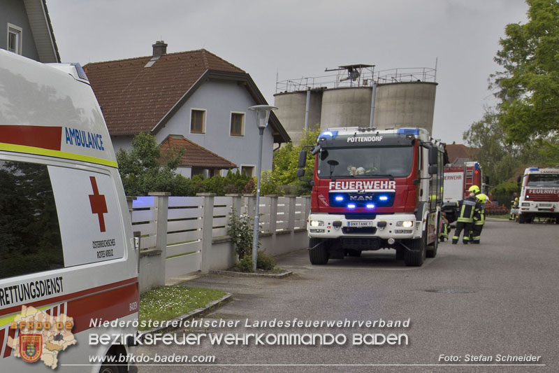 20250530_Garagenbrand - Feuerwehr verhindert Übergreifen auf Wohnräume Foto: Stefan Schneider BFK BADEN 20250530_Garagenbrand - Feuerwehr verhindert Übergreifen auf Wohnräume Foto: Stefan Schneider BFK BADEN
