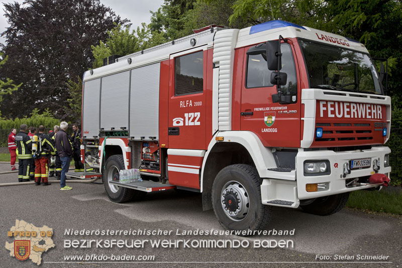 20250530_Garagenbrand - Feuerwehr verhindert Übergreifen auf Wohnräume Foto: Stefan Schneider BFK BADEN 20250530_Garagenbrand - Feuerwehr verhindert Übergreifen auf Wohnräume Foto: Stefan Schneider BFK BADEN